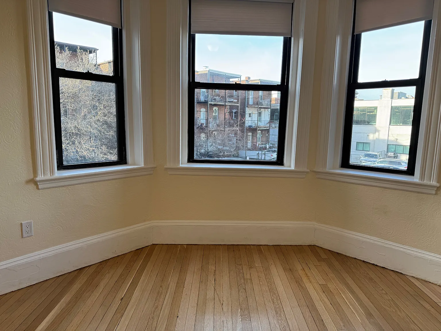 1127 Commonwealth Ave — Photo 2