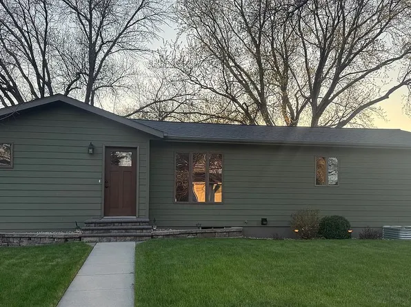 814 S Park St, Aberdeen City, SD 57401