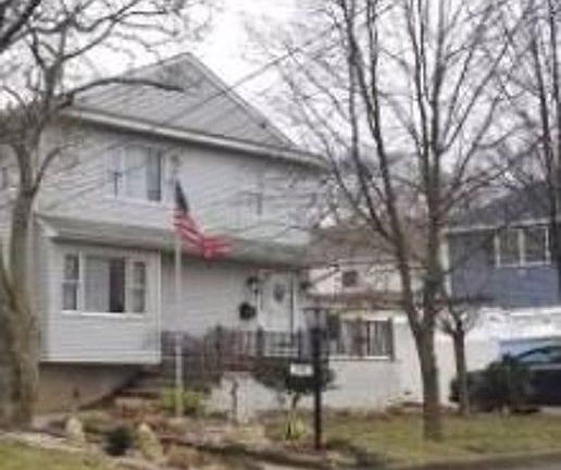 2nd image of 102 Gracey St