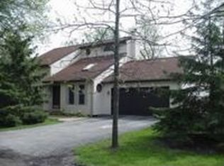 617 N Lakewood Ave, Lake Villa, IL 60046