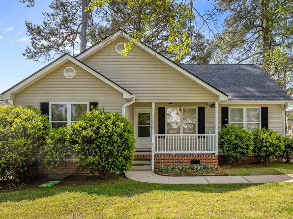 433 Kellywood Ct, Fuquay Varina, NC 27526