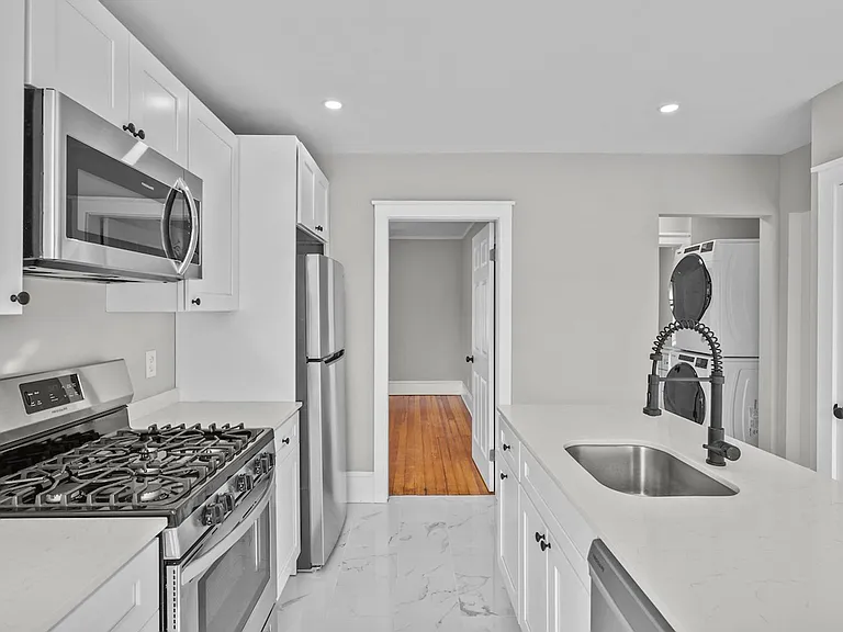 460 Eaton St #1 — Photo 2