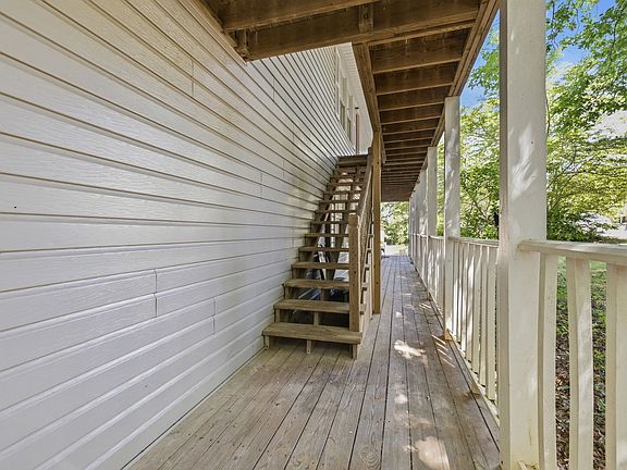 5th image of 205 Pineview Dr #A