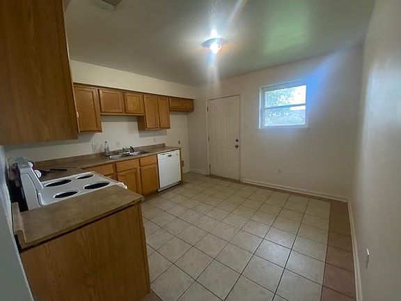 4th image of 3510 Pakenham Dr