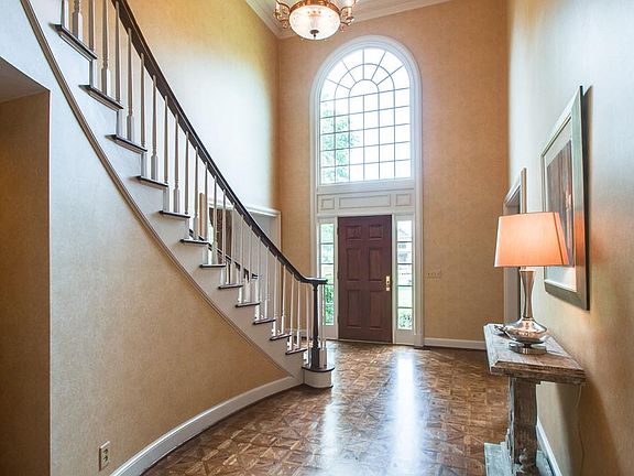 3rd image of 6541 Radcliff Dr