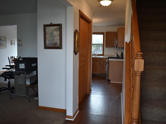4th image of 945 Bryanwood Ct