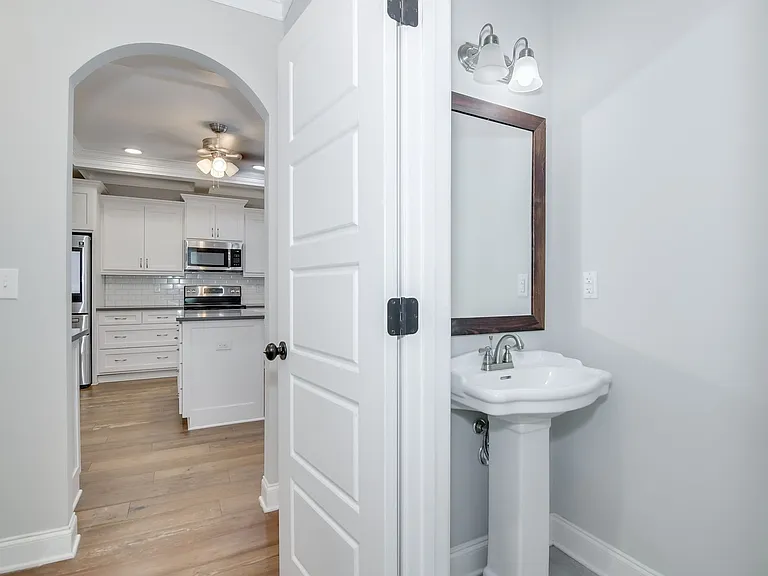 344 Colonnades Dr — Photo 26