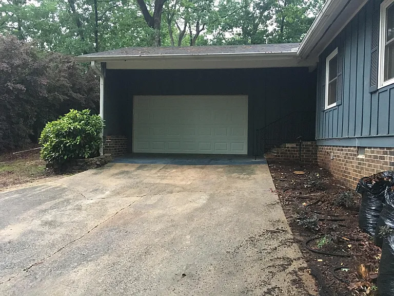 1008 Warwick Dr — Photo 4