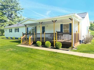 3094 Oldtown Valley Rd SW, New Philadelphia, OH 44663