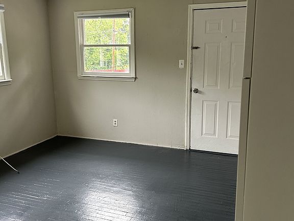 3rd image of 832 Avalon Rd
