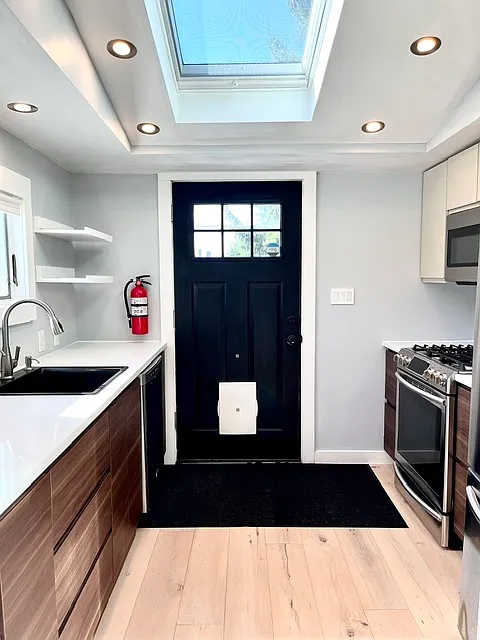 1 bed, 900 sqft, $2,000 — Photo 4