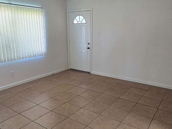 5th image of 415 Maple St #415