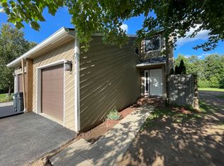 7436 Coachlight Ln, Liverpool, NY 13088