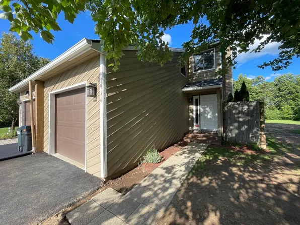 7436 Coachlight Ln, Liverpool, NY 13088