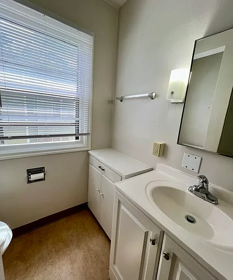 610 Washington St #14 — Photo 8