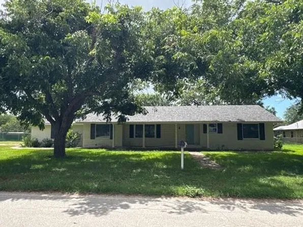 504 Marburger St, Smithville, TX 78957