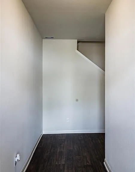 208 Autumn Berry Ln — Photo 10