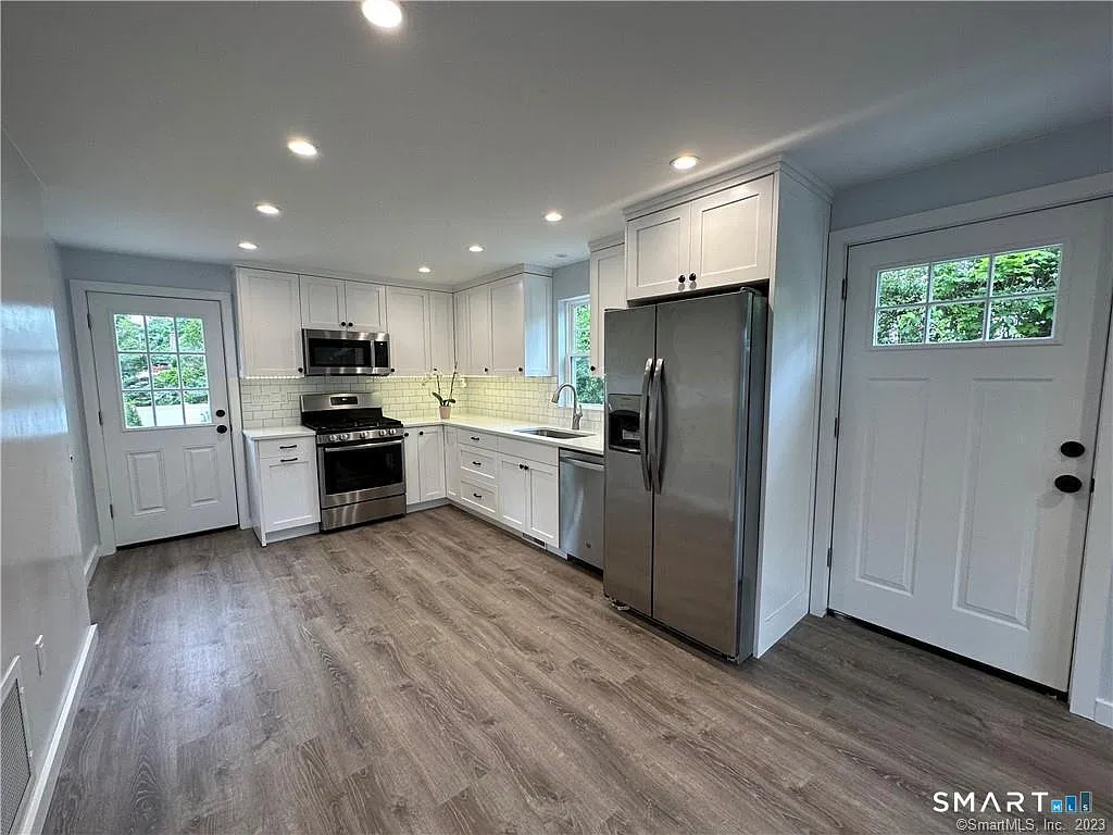 66 Campfield Dr — Photo 2