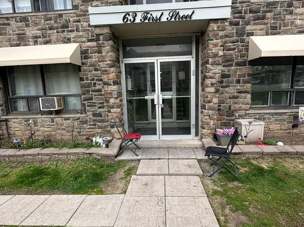 63 1st St #A2, Orangeville, ON L9W 2E6