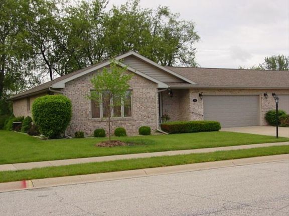 End house in secluded settin