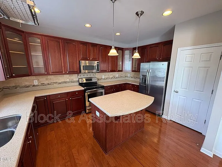 2705 Laurelcherry St — Photo 4