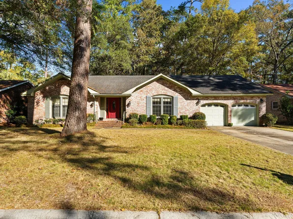 219 Runnymede Ln, Summerville, SC 29485