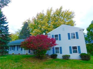 19 Crow Hill Dr, Fairport, NY 14450