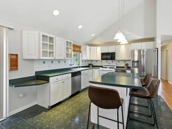 782 Bedford St, Whitman, MA 02382