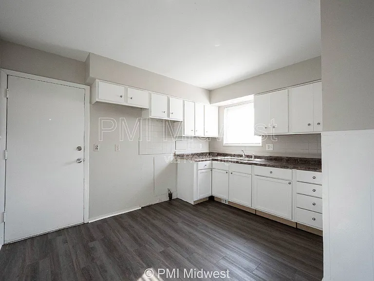 5843 Woodside Dr — Photo 10