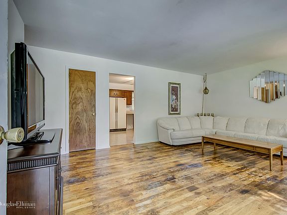 5th image of 17 Catalpa Dr