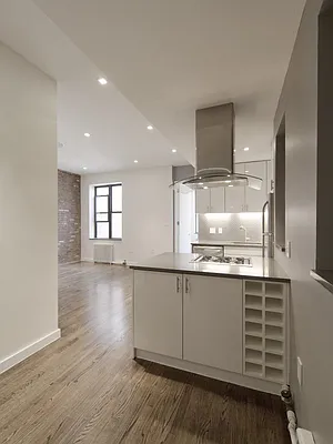 Rented by Bohemia Realty Group | media 27