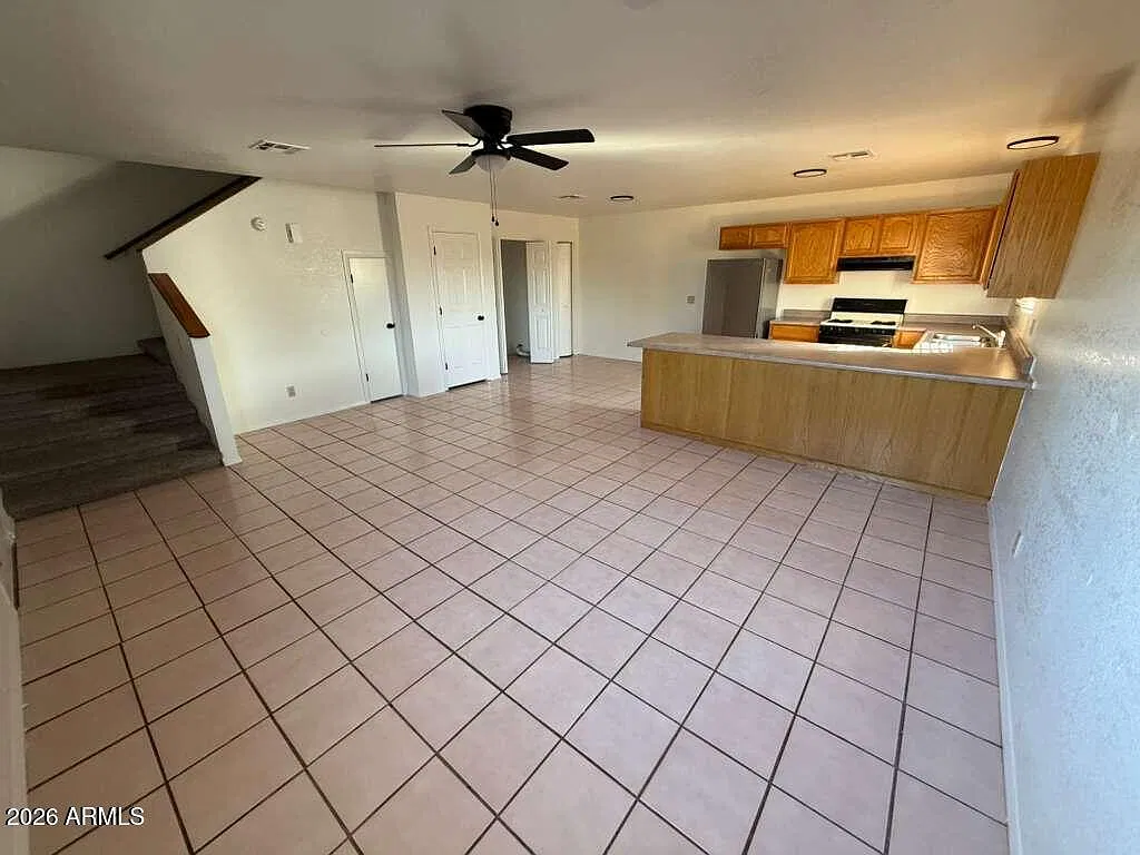 2 bed, 1.5 bath, 1250 sqft, $900 — Photo 2