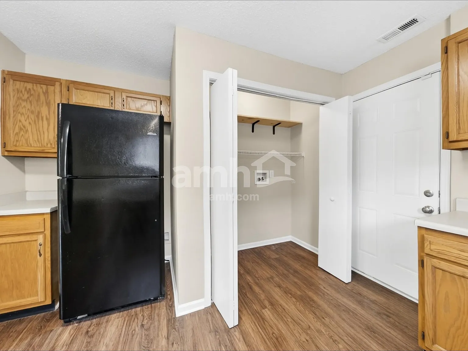 3 bed, 2.5 bath, 1932 sqft, $1,940 — Photo 4