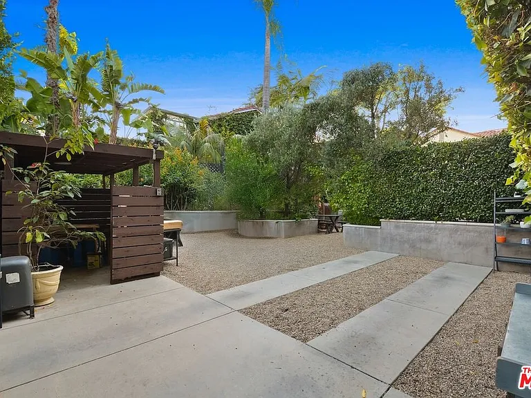 6717 Whitley Ter — Photo 24