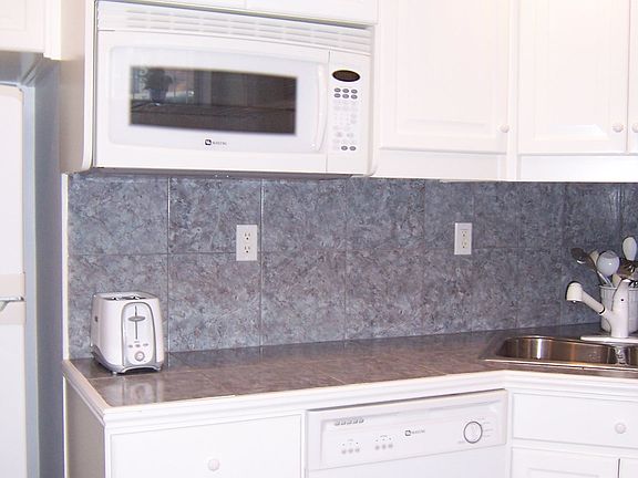 5th image of 190 Maverick St #1400