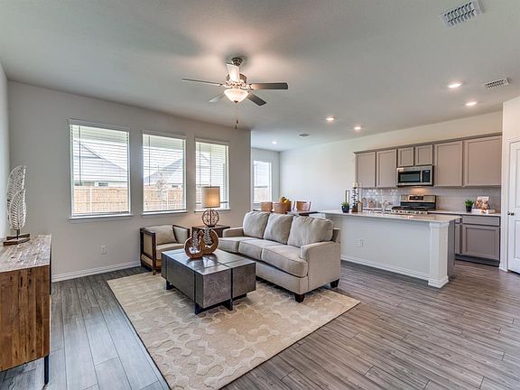 3rd image of 420 Holt Ln