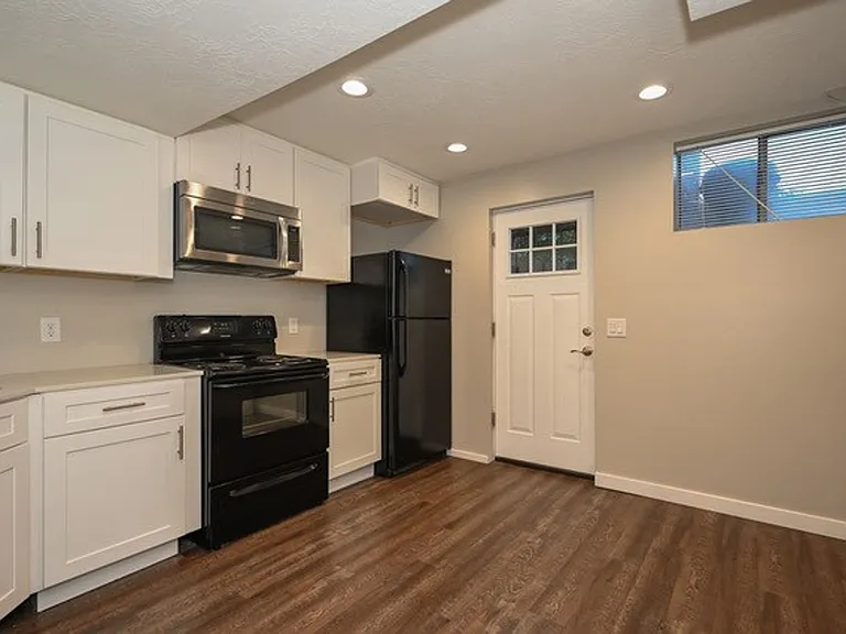 1911 W Bowling Ave #2 — Photo 4