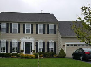 23 Parkedge Dr, Lancaster, NY 14086