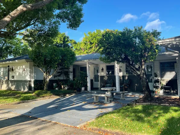 1200 Cherry St NE APT 1, Saint Petersburg, FL 33701