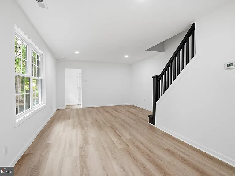 227 W Ferry Rd — Photo 7