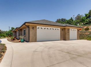 2734 Foothill Dr, Vista, CA 92084