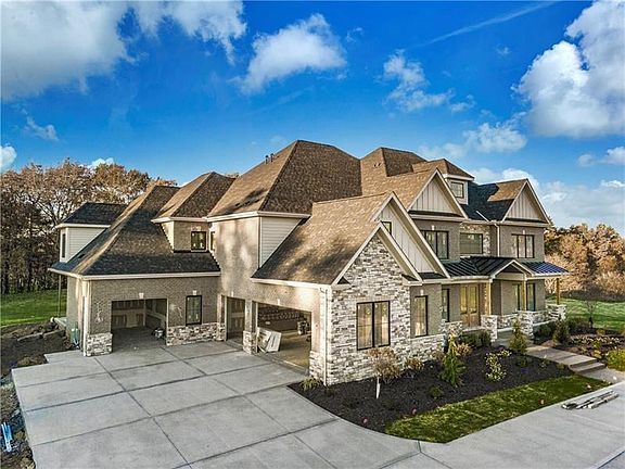 3rd image of 705 Copper Creek Ln