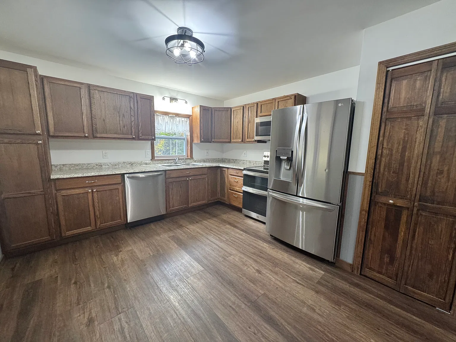 3 bed, 1100 sqft, $1,875 — Photo 2