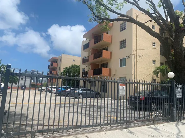 677 SW 9th Ave APT 302, Miami, FL 33130