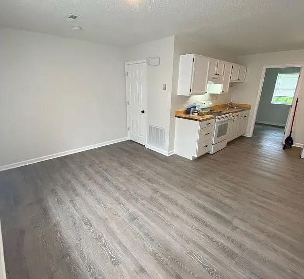 714 N North St #8 — Photo 4