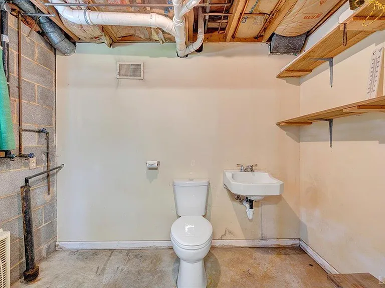 405 Oakland Cir — Photo 29