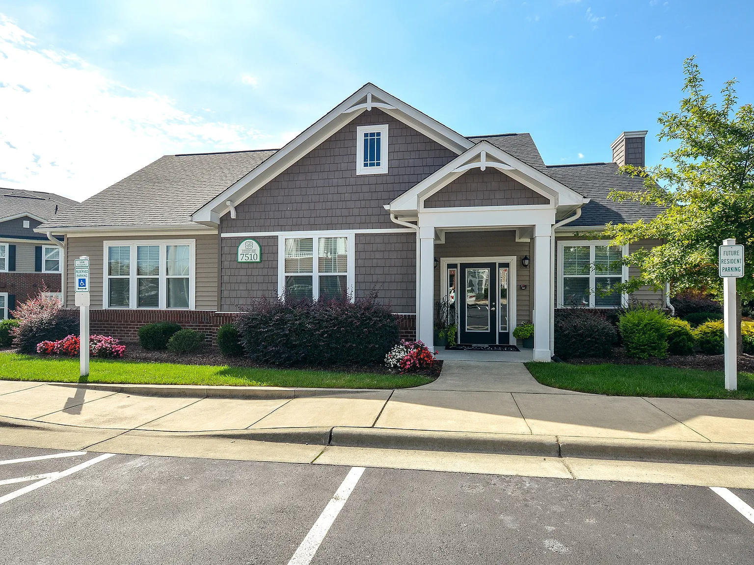 Brighton Pointe Apartments Homes — Photo 3