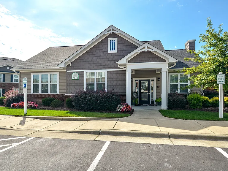 Brighton Pointe Apartments Homes — Photo 3