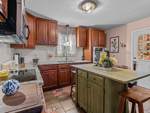 3rd image of 512 W Bywood Dr