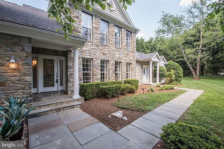 1st image of 1501 Carrera Ln